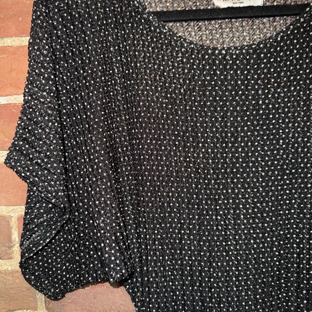 Chic Vinatge Black and‎ White Mesh top